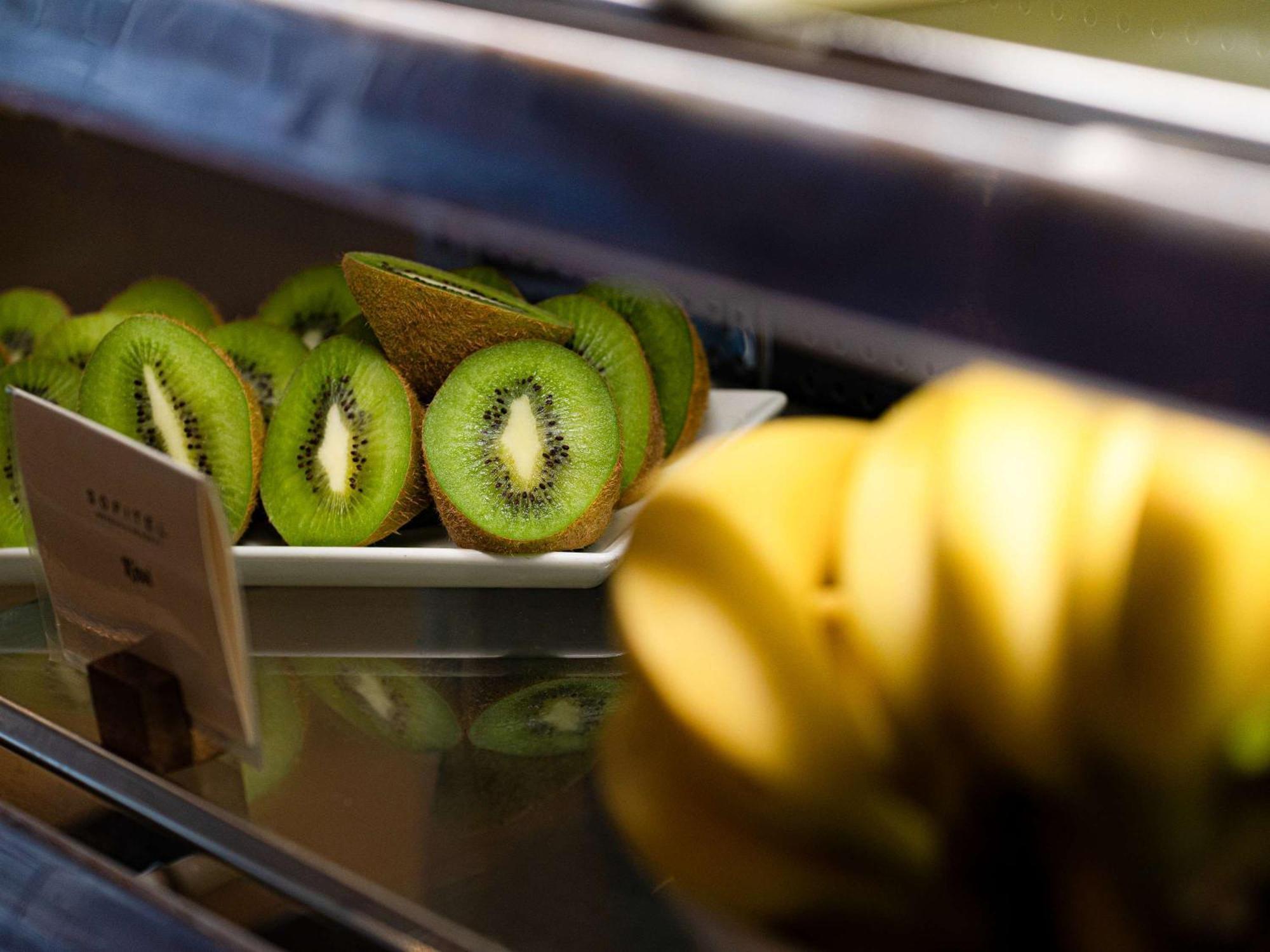 Sofitel London Gatwick Hotel Horley Exterior foto "Kiwifruit"